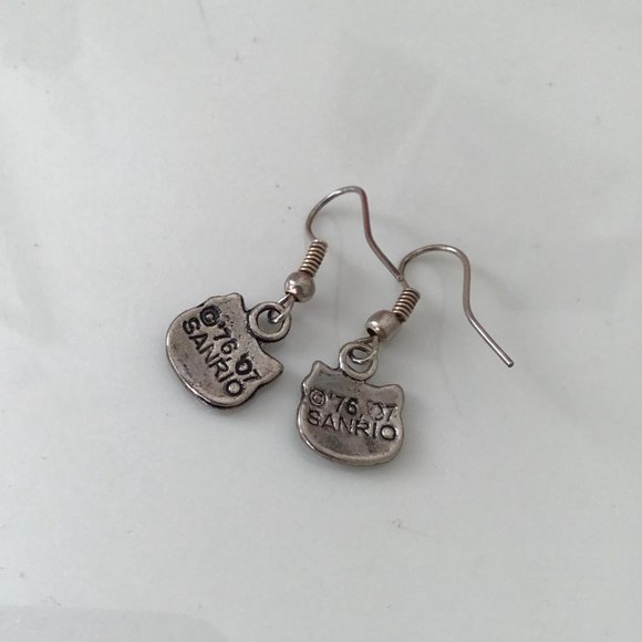 vintage hello kitty metal earrings - Picture 2 of 2